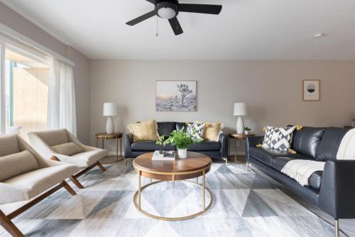 Encanto Casa | Modern Chic Condo In Midtown W Pool & Hot Tub