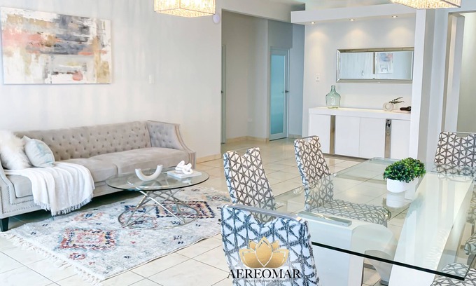 Cangrejo Arriba Casa | Modern Chic home close to airport and beach