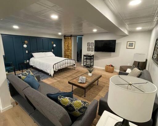 Pittsburgh Apartamento | Modern & Chic XL Studio w EZ City Airport Access