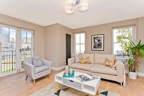 Bonnington Apartamento | Modern City Centre 2 Bedroom 2 Bathroom Apartments, Main Door Ground with Private Parking