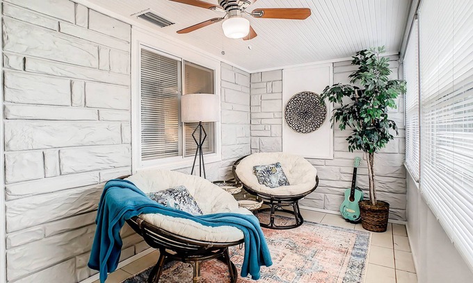 United Central Casa | Modern, Clean & Cozy