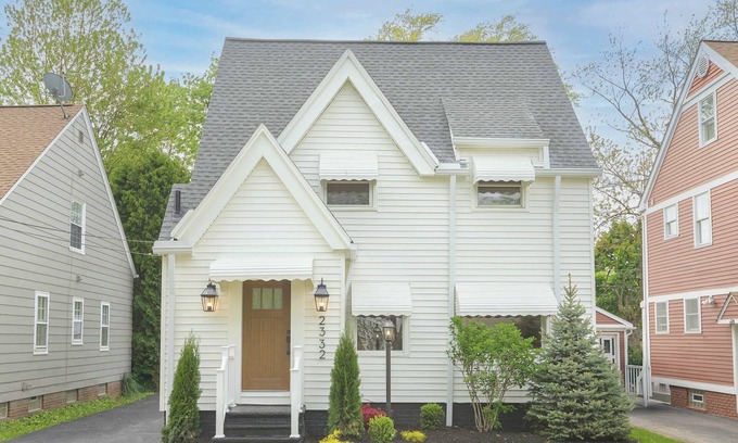 University Heights Casa | Fully Furnished, Cozy 4-bedroom retreat in University Heights