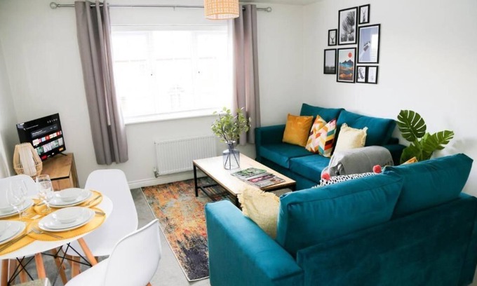 Ashby Woulds Casa | Modern coach house with free parking & wifi