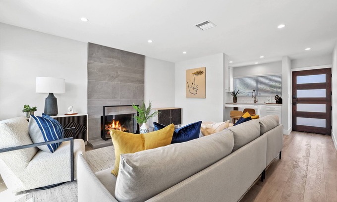 Corona del Mar Casa | Modern Coastal 2 Bedroom CDM Home