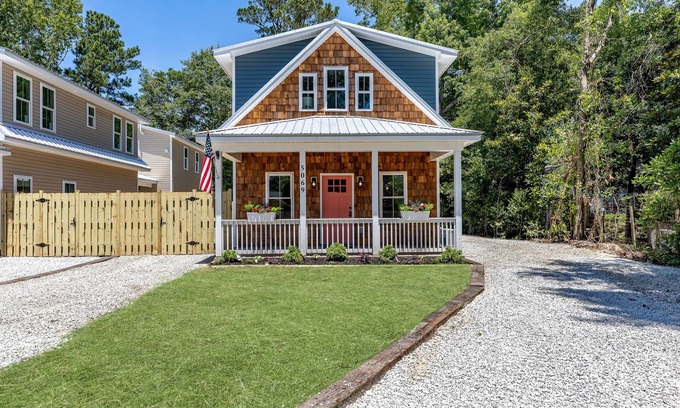 Wilmington Casa | Modern Coastal Retreat - New Construction 9 Minutes to Wrightsville Beach!