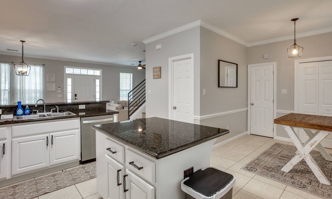 College Station Apartamento | Modern College Station Home Near Texas A&m!