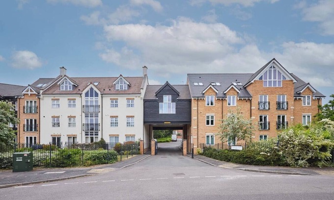 Oadby Apartamento | Modern Comfort: 2BR Flat w/ Free Parking in Oadby