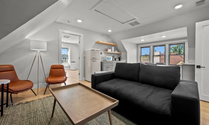 Speer Apartamento | Modern Comfort Meets Historic Charm with Parking & Dog-Friendly