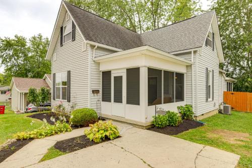 London Casa | Modern Comfort Near Columbus Home with Yard and Porch