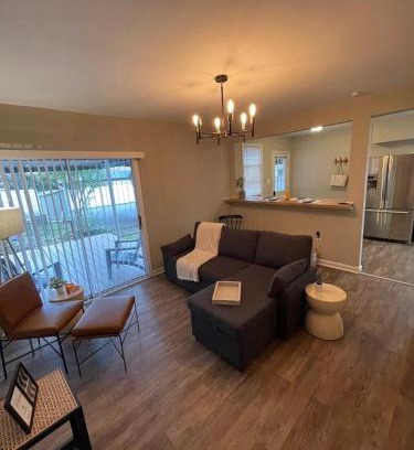 Wilkes-Barre Apartamento | Modern Comfort Near Colleges Perfect Mid Term Stay