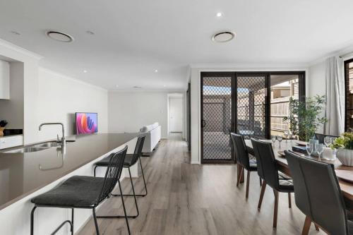 Mango Hill Casa | Modern Comfort Patio and Workstation with Garage