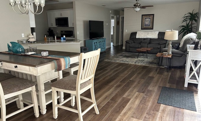 Santo Domingo Casa | Modern Comfort & Prime Location in The Villages – Golf Cart Included!