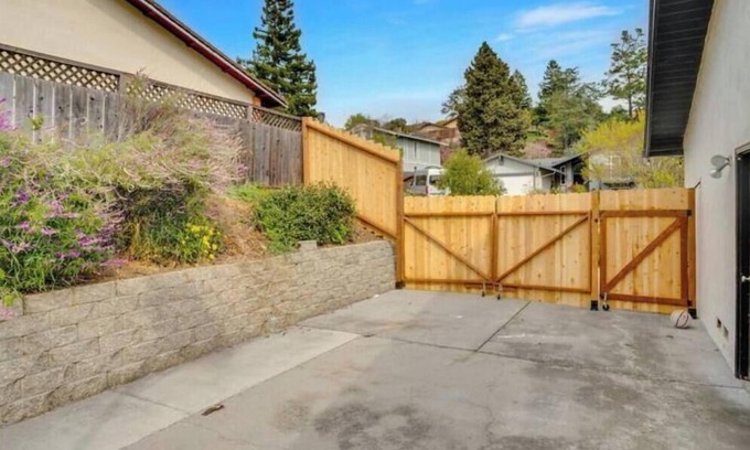 Pinole Casa | Modern Comfort: Silvercreek Edition