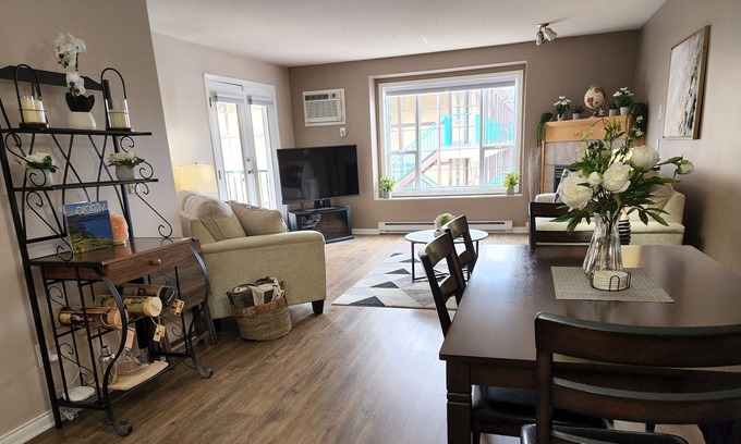 Okanagan-Similkameen Condominio | Modern Comfortable Retreat Near All the Gems of the Sunny Okanagan