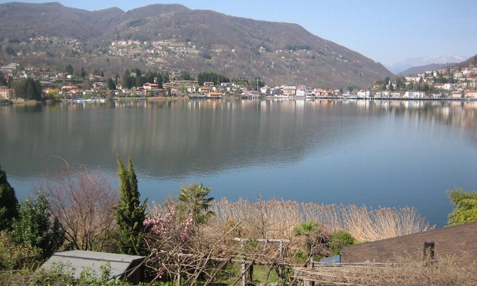 Caslano Apartamento | Moderno, cómodo apartamento tipo loft, justo en el lago y Monte Caslano.