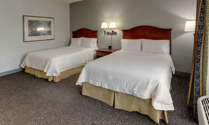 West Newton Casa | Modern & Comfortable Place! WiFi & Indoor Pool