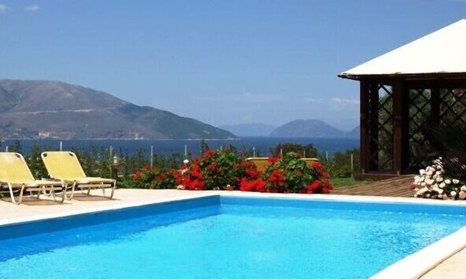 Katapodata Casa | Cómoda villa moderna con piscina privada y vistas impresionantes