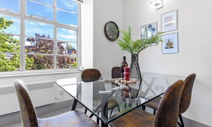 Coppetts Apartamento | Modern Comforts 2 BD Flat - Sleeps 5