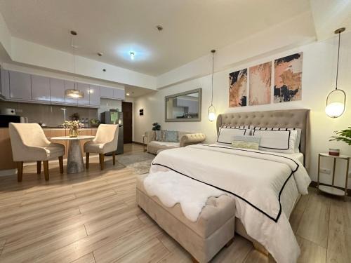 Pinagsama Apartamento | Modern Condo at The Venice Luxury Mckinley Hill