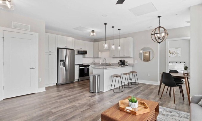 Fuquay-Varina Condominio | Modern condo - DT Fuquay - Free Parking - walk to restaurants, coffee, breweries