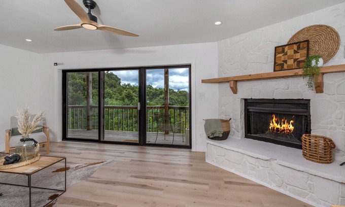 Seven Devils Condominio | Modern condo located in the resort village of Seven Devils. Great views!