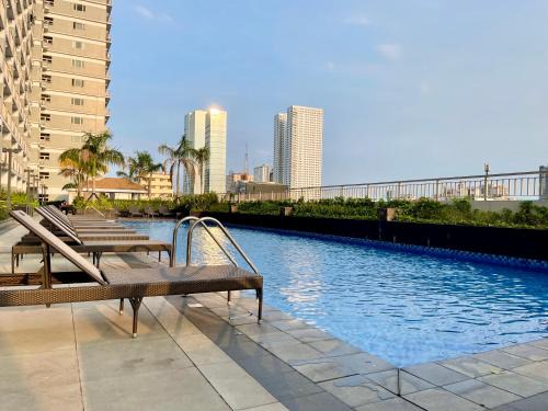 Pasay Apartamento | Modern Condo near Airport, MOA and PICC