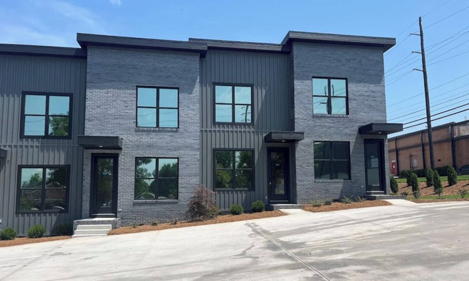 Dalton Condominio | Modern Condo Steps Away From Downtown Dalton- 2 Bedroom, 2.5 Bath