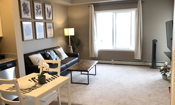 Calgary Condominio | Modern Condo Suite with underground parking nearly Airport