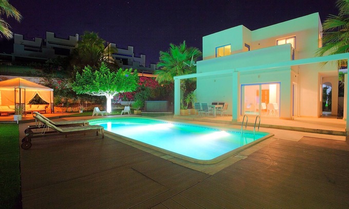 Mojacar Villa | Villa contemporánea moderna de 3 dormitorios a solo 50 metros de la playa.