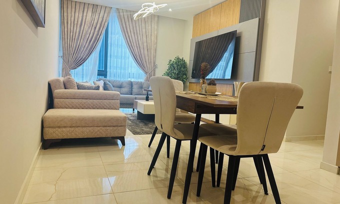 Roman Ridge Apartamento | Modern corporate apartment in brilliant Accra with WiFi, AC, fitness room