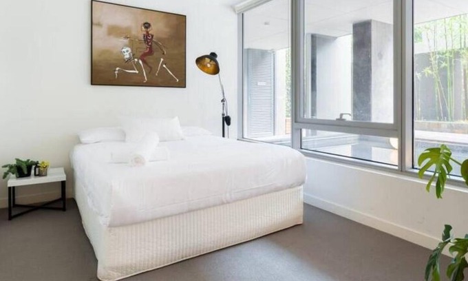 South Yarra Apartamento | Modern Cosmopolitan Retreat on Toorak Rd