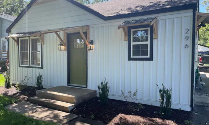 North Shore Cabaña | Modern Cottage by the lake