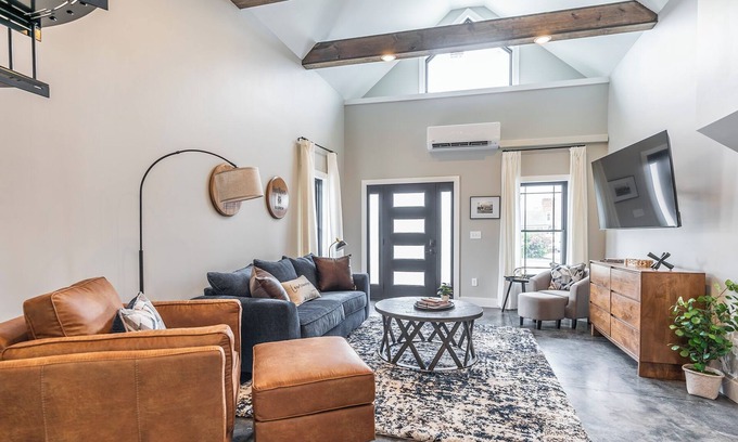 Lawrenceburg Cabaña | Modern cottage located in the heart of the Bourbon Trail