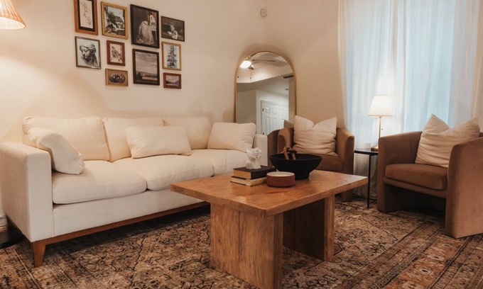 Edinburg Apartamento | Modern Cottage Style Apt-King Bed near UTRGV & DHR