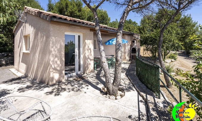 Joyeuse Casa | Casa moderna, piscinas, Wifi, parque infantil, pueblo de casas rurales cerrado y deportivo