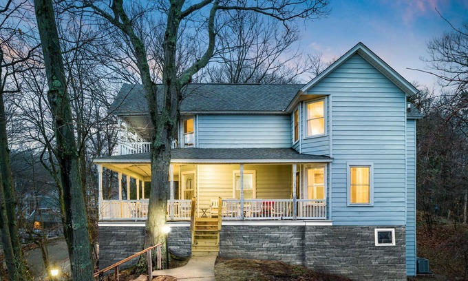 Macatawa Cabaña | Modern Cottage with beautiful views of Lake Michigan!