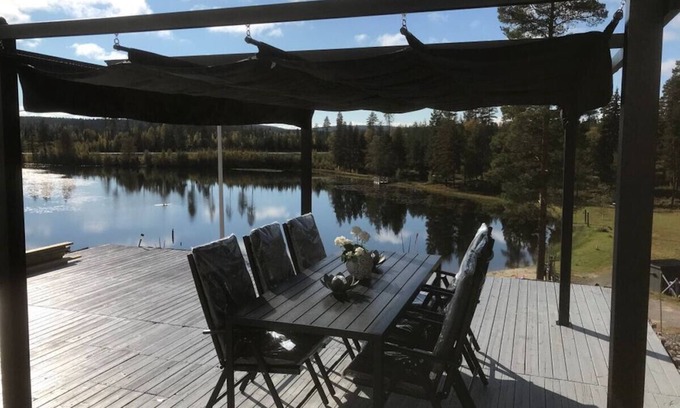 Hällfors Casa | Modern cottage with fantastic lakeside location
