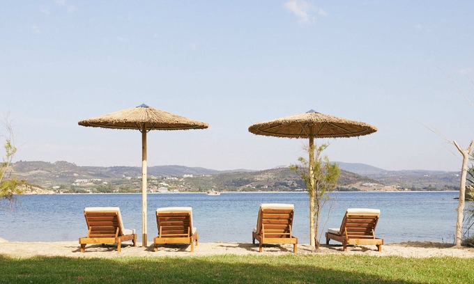 Sithonia Cabaña | Modern cottage with lush gardens and direct beach access