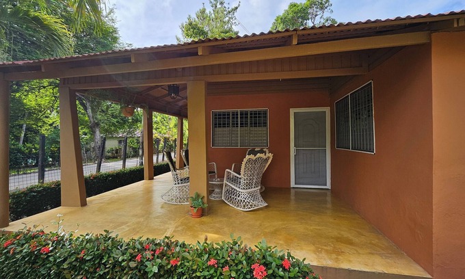 Sanchez Villa | Modern Countryside Villa/4-Bdrm/3 Bath/ AC/ WiFi/Cable/up to 15 ppl