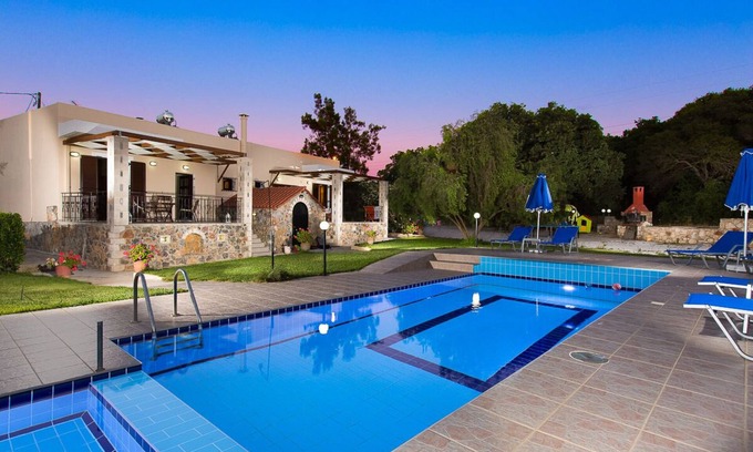 Prines Villa | Villa moderna con piscina privada, vista espectacular, ubicación tranquila