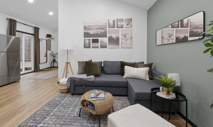 Franklin Park Casa | Modern & cozy 1 bed/1 bath Home