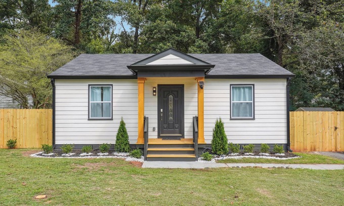 Sylvan Hills Casa | Modern Cozy 2BR Near ATL Airport