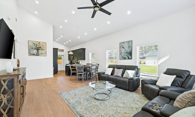 Foley Casa | Modern, Cozy and Spacious Home in Foley Alabama.