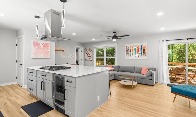 Garden Hills Casa | Modern, Cozy Buckhead 4+3 SFH + Backyard