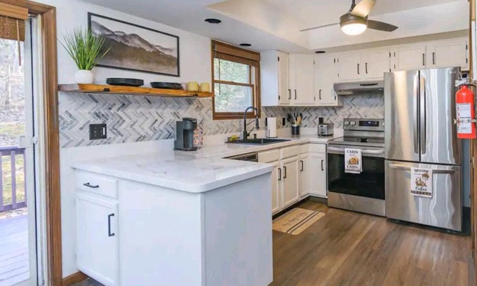 East Stroudsburg Cabina | Modern Cozy Cabin in the Poconos Mountains Bushkill Falls