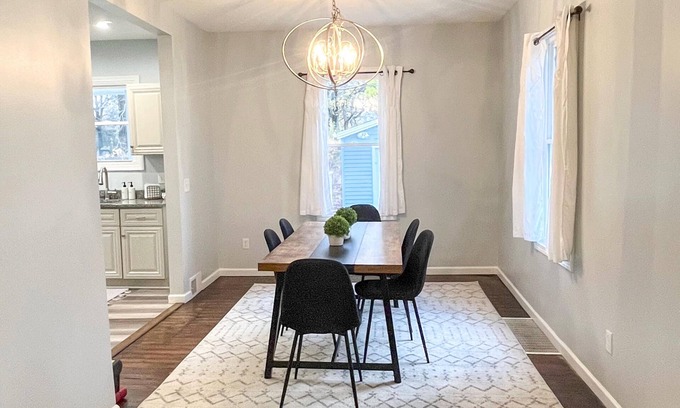 University Circle Casa | Modern + Cozy Entire Home - Steps to Cleveland Clinic & Case Western