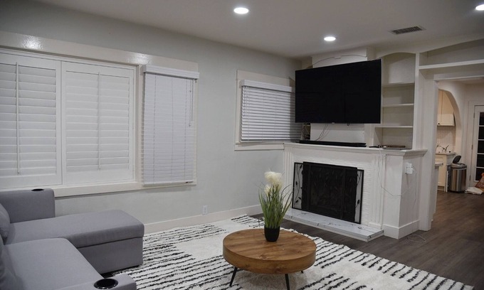 Riverside Casa | Modern & Cozy Family Home in Wood Streets of Riverside