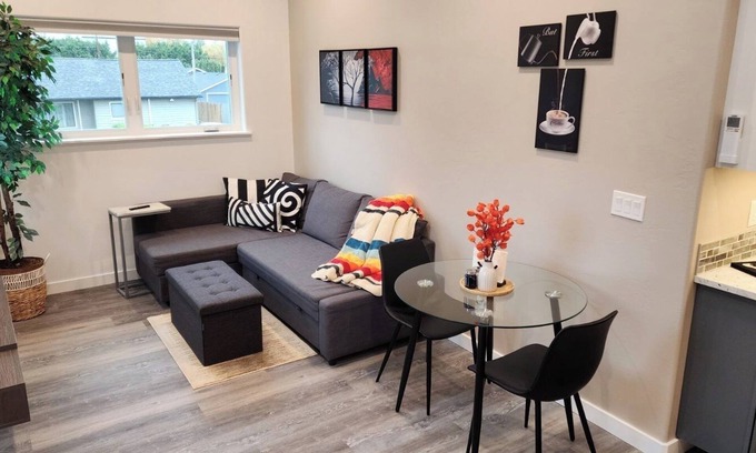 Eugene Apartamento | Modern Cozy Furnished Retreat in Fabulous Eugene