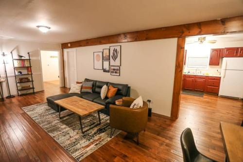 Center Conway Casa | Modern & Cozy Getaway House near Conway lake - Pet Friendly