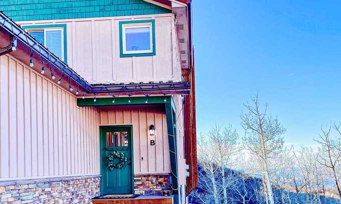Mesa Casa | Modern Cozy Home at Powderhorn Mountain Resort with AMENITIES